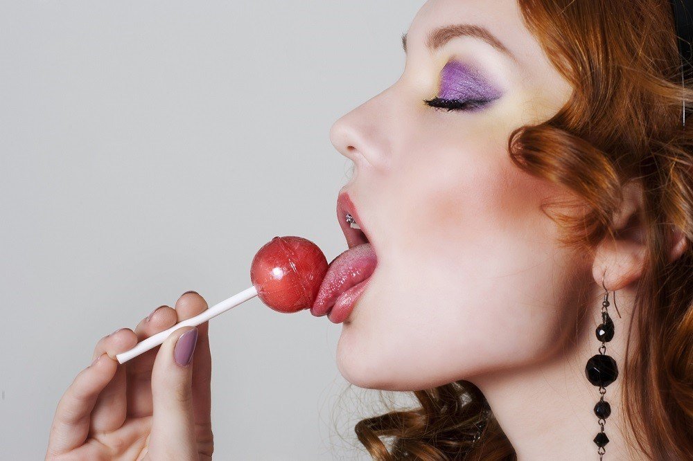 oral fixation women using their tongue